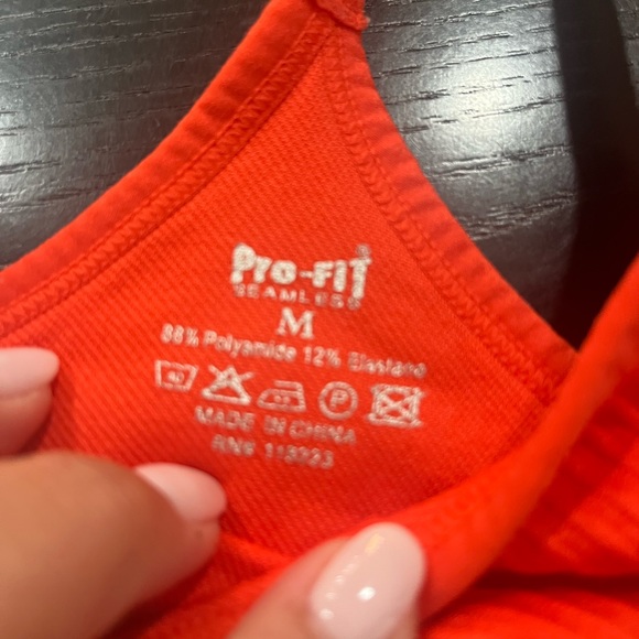 Profit Seamless Sports Bras set of 2 MEDIUM - Picture 2 of 4